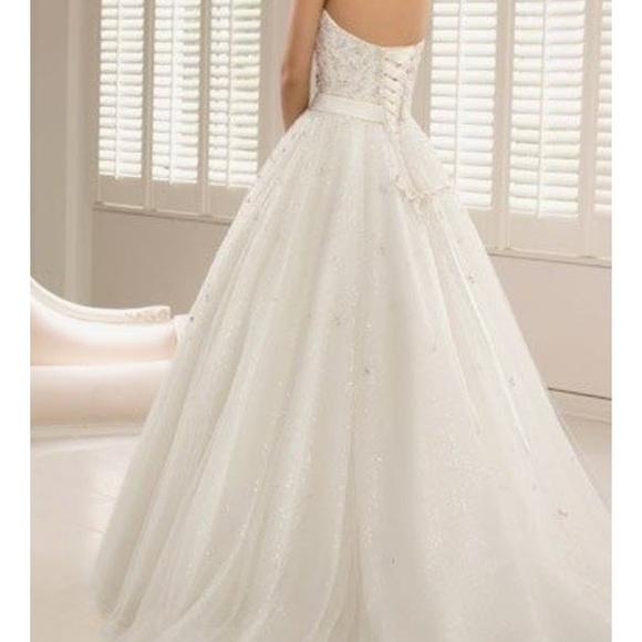 Wedding dress - Picture 7 of 8